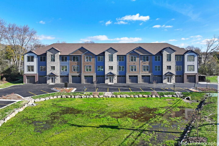 319 S Glendale Avenue 204  Barrington IL 60010 photo