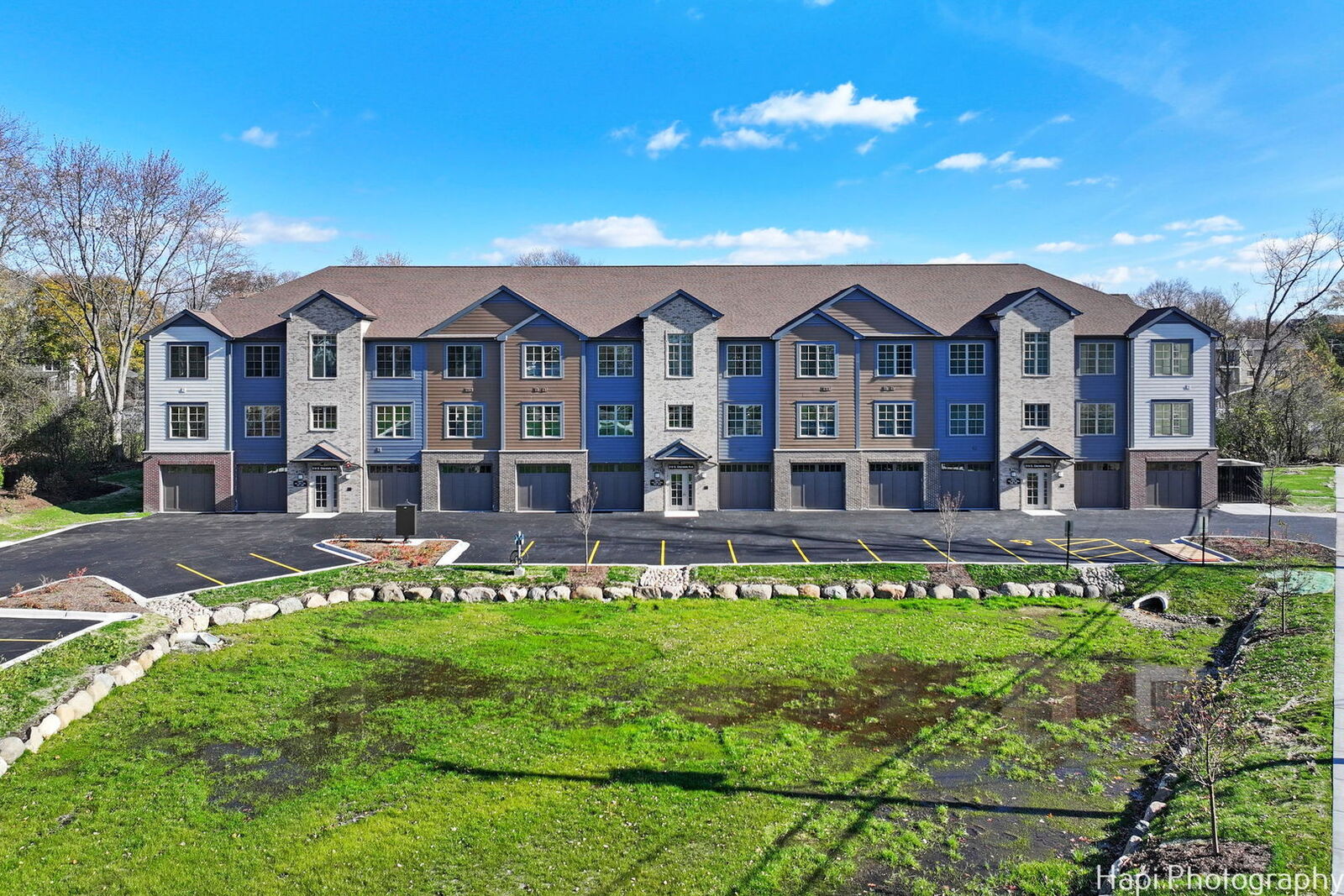 Property Photo: 319 S Glendale Avenue 204 IL 60010