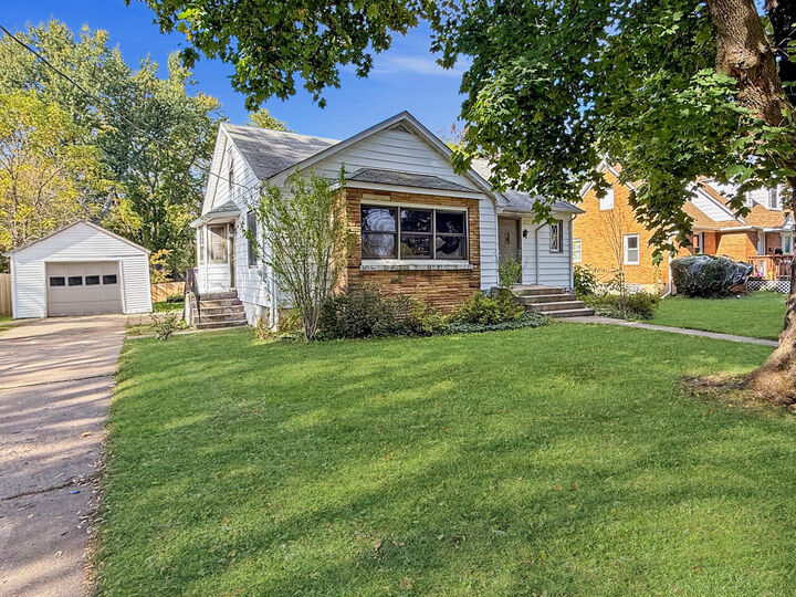 Property Photo:  908 Bunker Street  IL 60098
