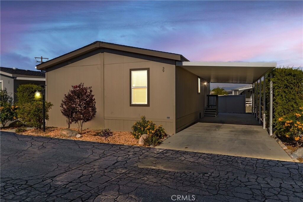 Property Photo:  1134 Villa Calimesa Lane 39  CA 92320