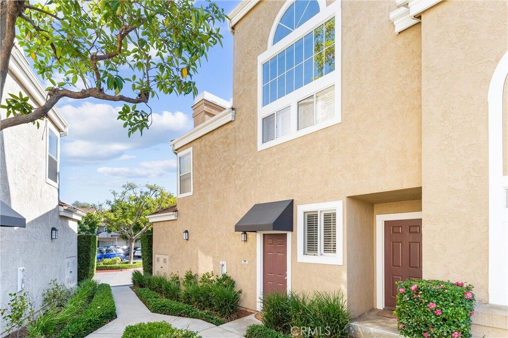 Property Photo:  25061 Calle Playa H  CA 92677 