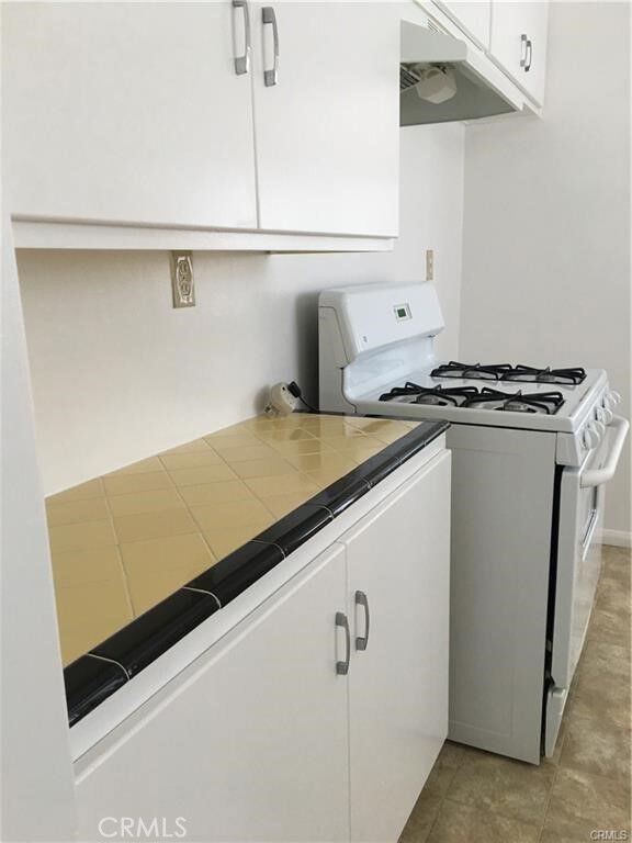 Property Photo:  711 S Mayflower  CA 91016