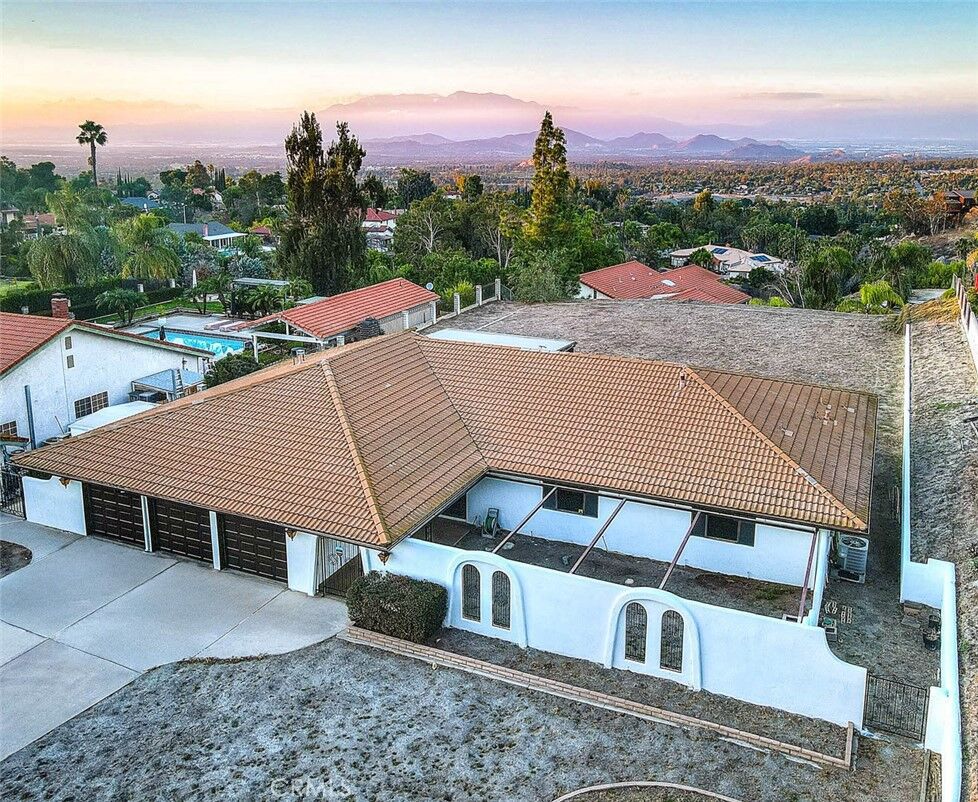 Property Photo:  16464 Rancho Escondido  CA 92506 
