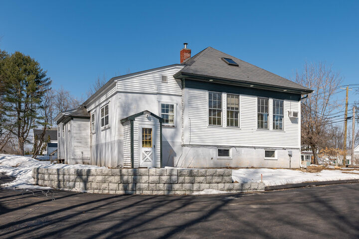 Property Photo:  27 Ossipee Trail E 1  ME 04084 