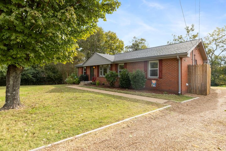 Property Photo: 325 Melpar Dr TN 37211