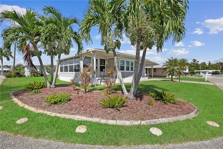 Property Photo:  511 Pine Tree Court  FL 33917