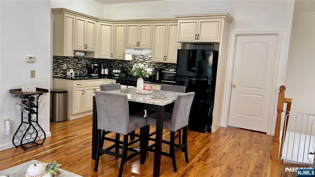 Property Photo:  513 Abbott Avenue 2nd Floor  NJ 07657