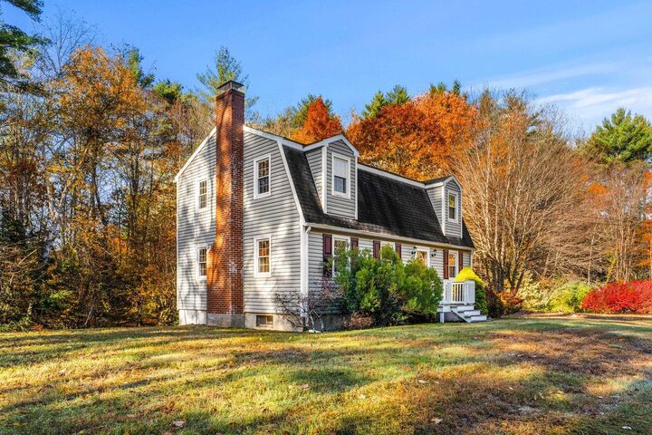 Property Photo:  2 Ventura Drive  NH 03077 