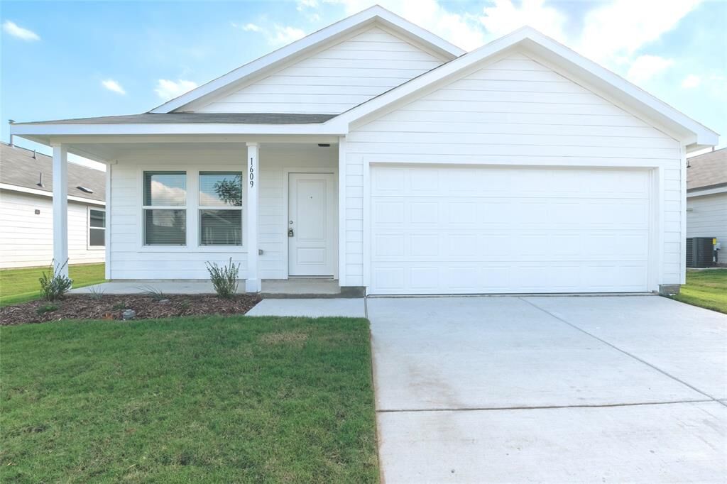 Property Photo: 1609 Parliar Street TX 75071