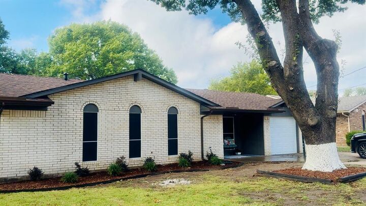 Photo de la propriété:  103 N Summit Street  TX 75154 