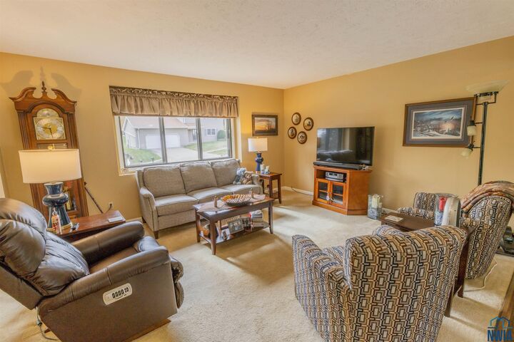 Property Photo: 2425 Apache Dr. IA 51104