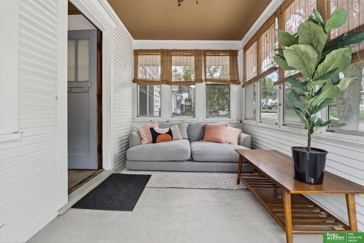 Property Photo:  2040 N 50 Avenue  NE 68104