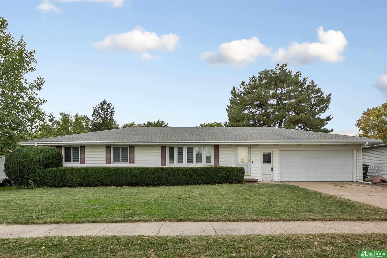 Property Photo:  109 Meadow Lane  NE 68028
