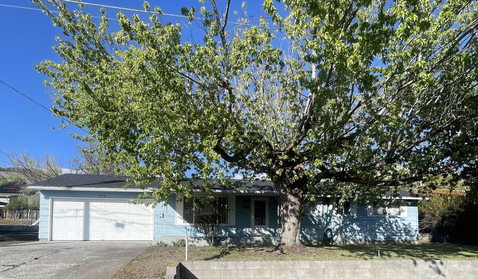 Property Photo: 1735 Chinchalla Way OR 97603