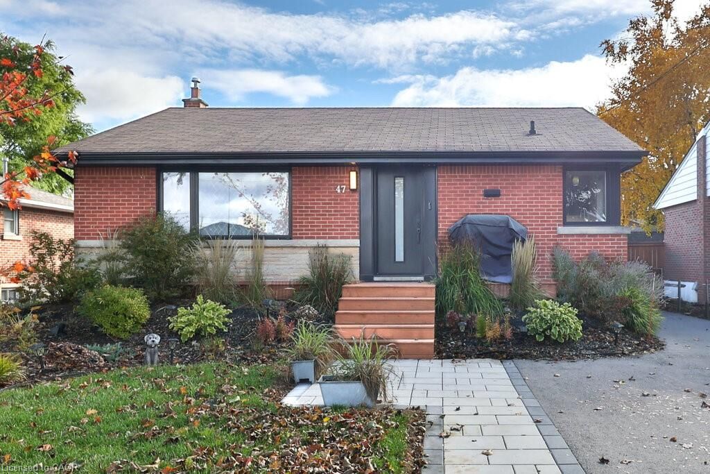 Property Photo:  47 Castlefield Drive Upper  ON L8T 3R1 