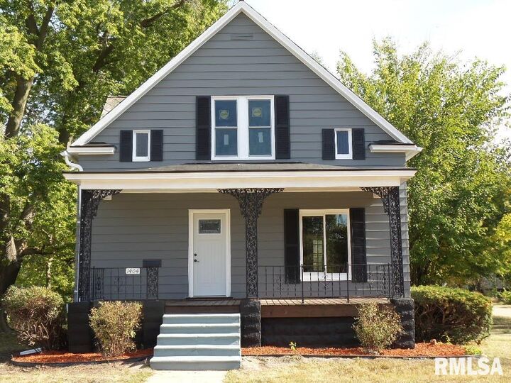 Property Photo: 1404 N Logan Street IL 61523