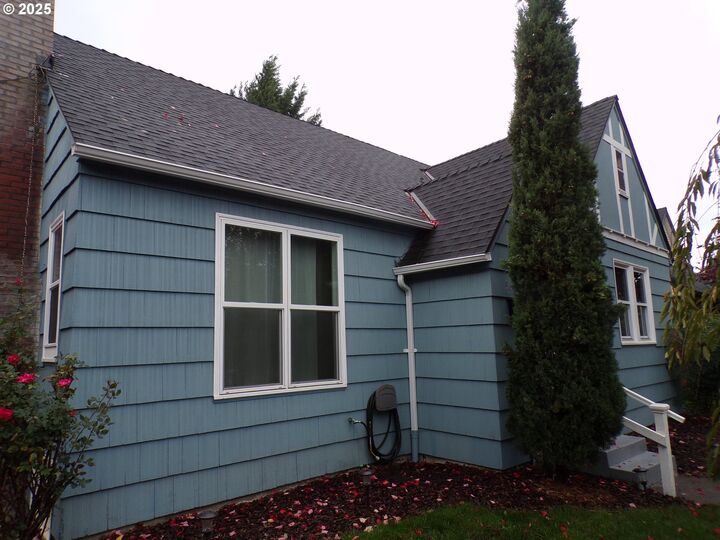 Property Photo:  960 Shipping St  OR 97301 