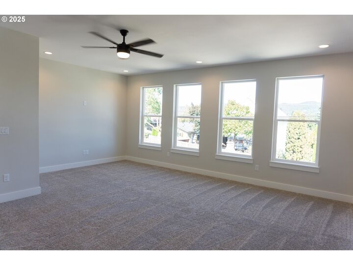 Property Photo:  240 SW Jefferson St  OR 97378
