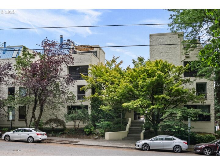Property Photo:  1907 NW Hoyt St  OR 97209
