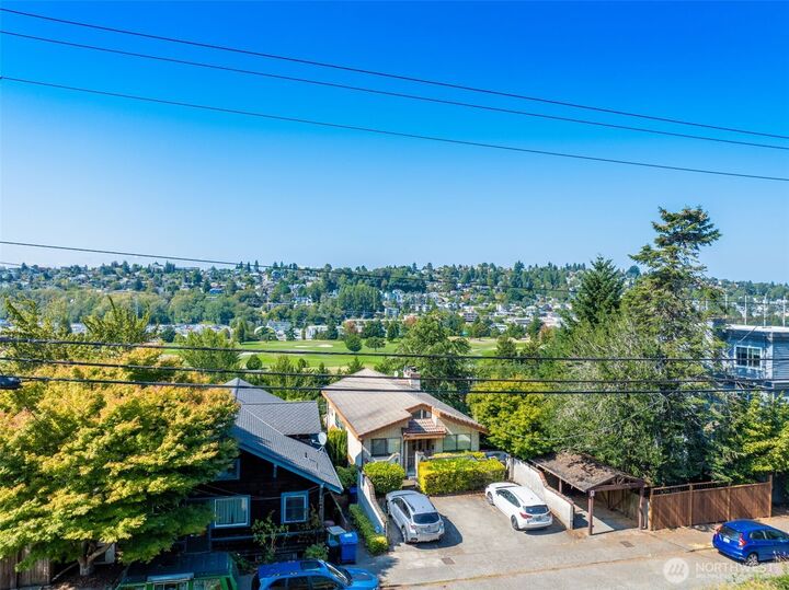 Property Photo:  2552  14th Avenue W 202  WA 98119