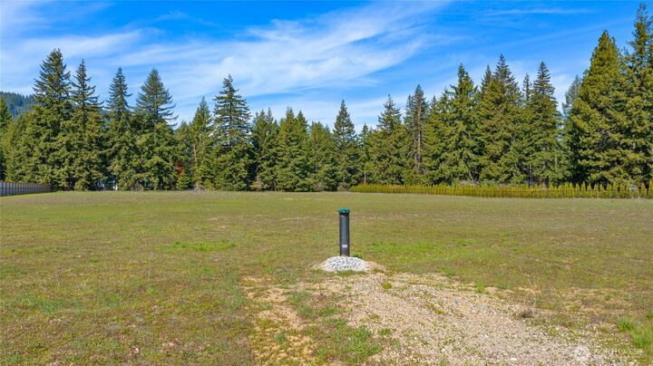 Property Photo:  121  Darling Way  WA 98922