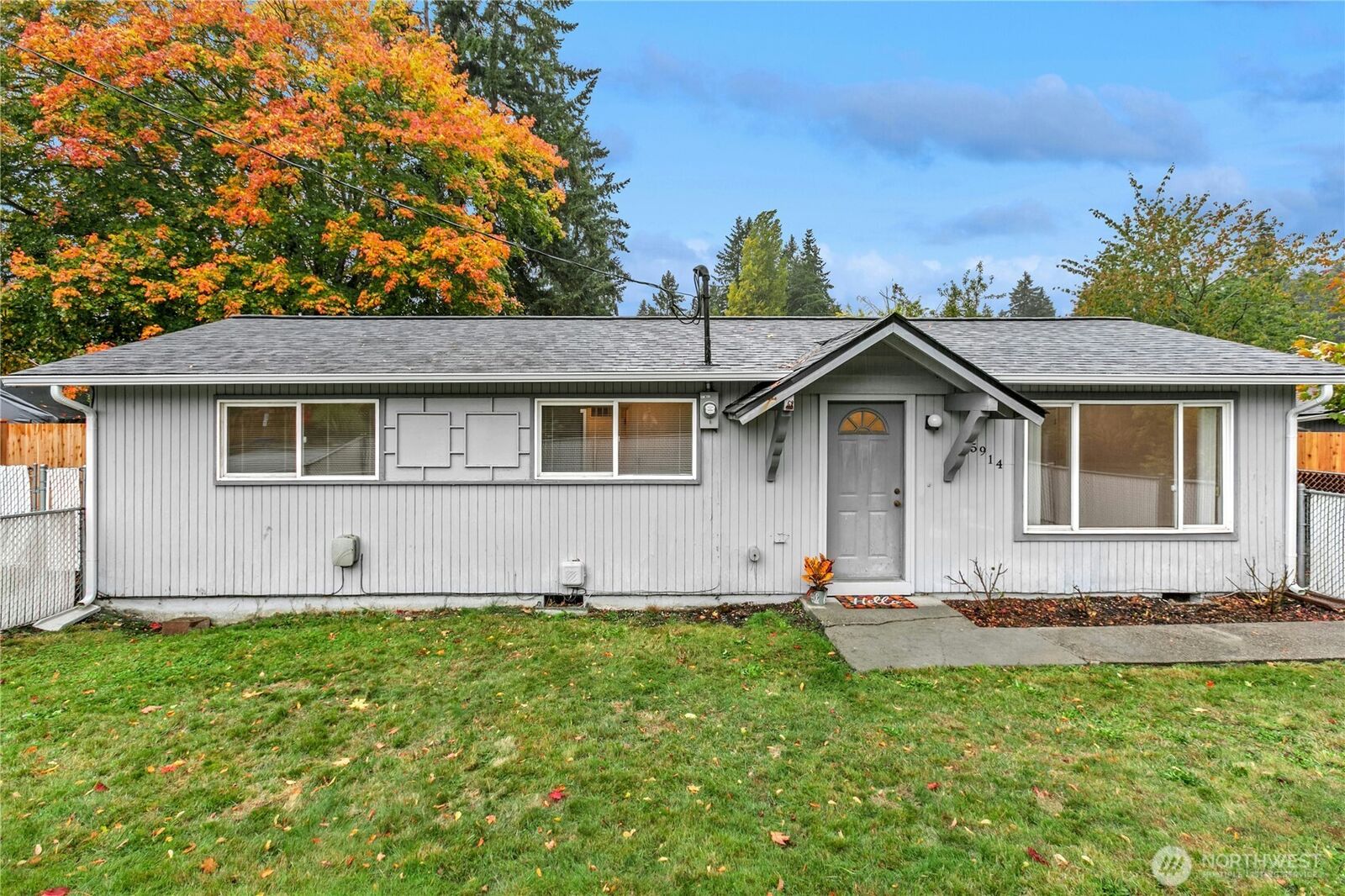 Property Photo:  15914  52nd Avenue W  WA 98026