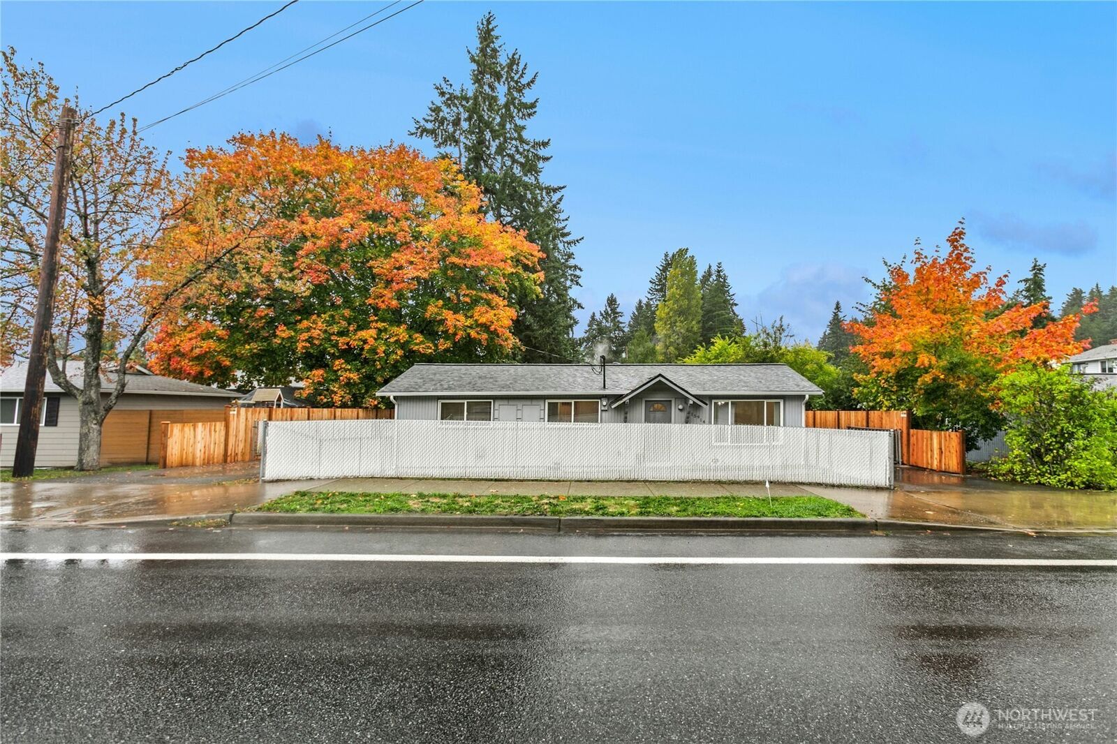 Property Photo: 15914 52nd Avenue W WA 98026