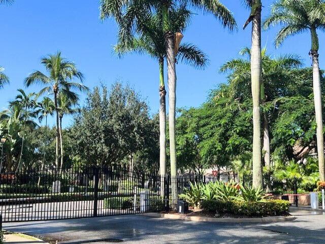 Property Photo:  4551 Palmbrooke Circle  FL 33417 