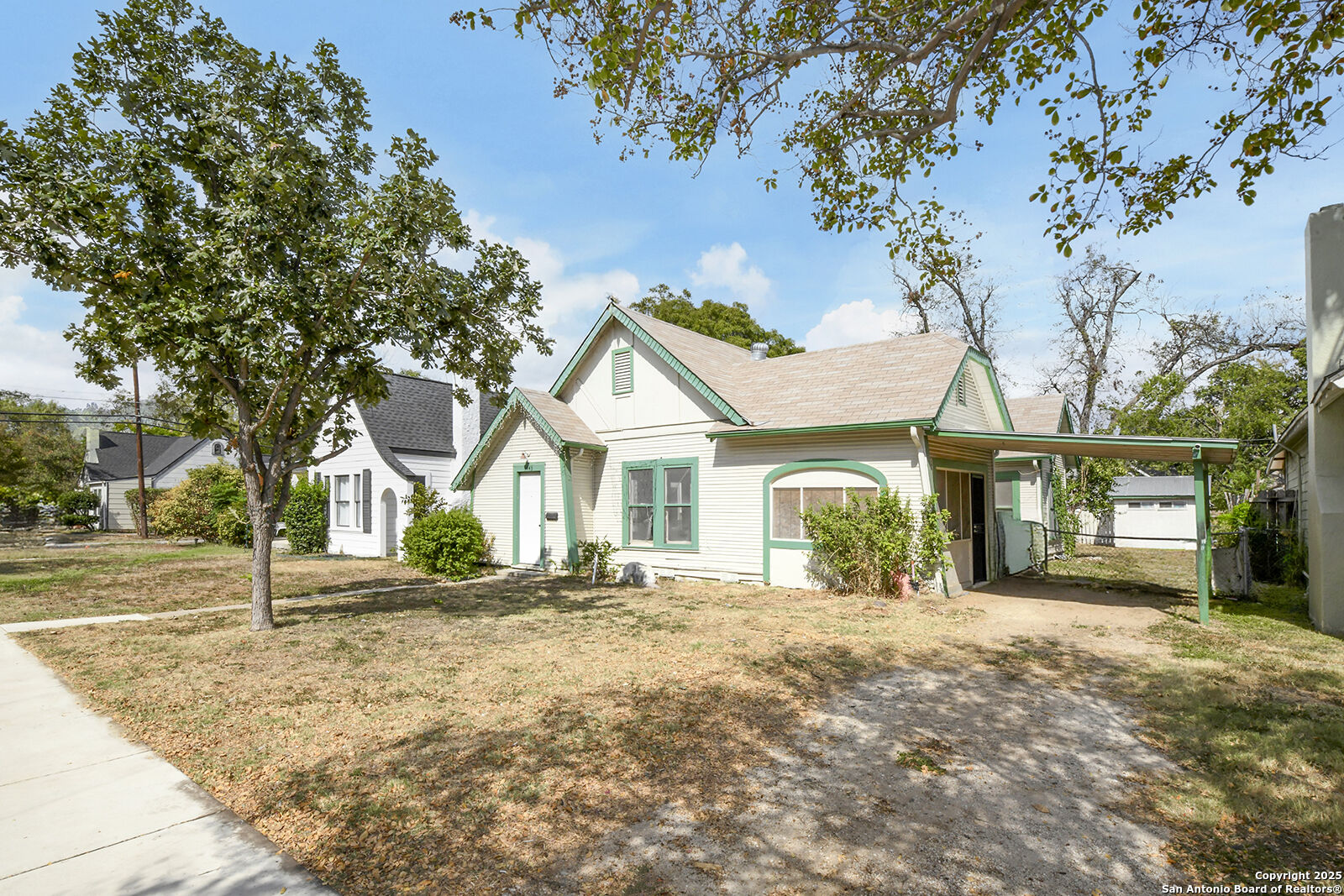Property Photo:  1443 W Lynwood  TX 78201