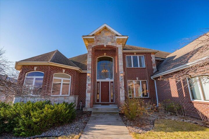 Property Photo:  8705 Fairway Oaks Drive  WI 53593