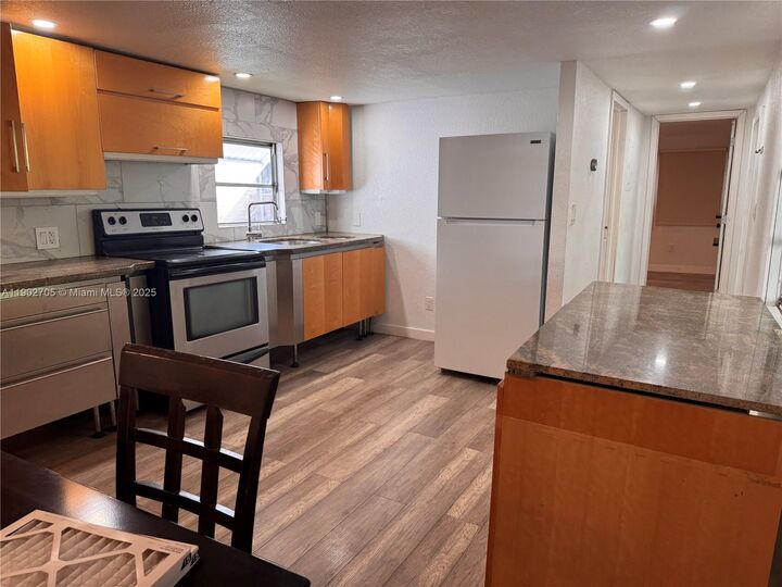 Property Photo:  5331 SW 35th St  FL 33314