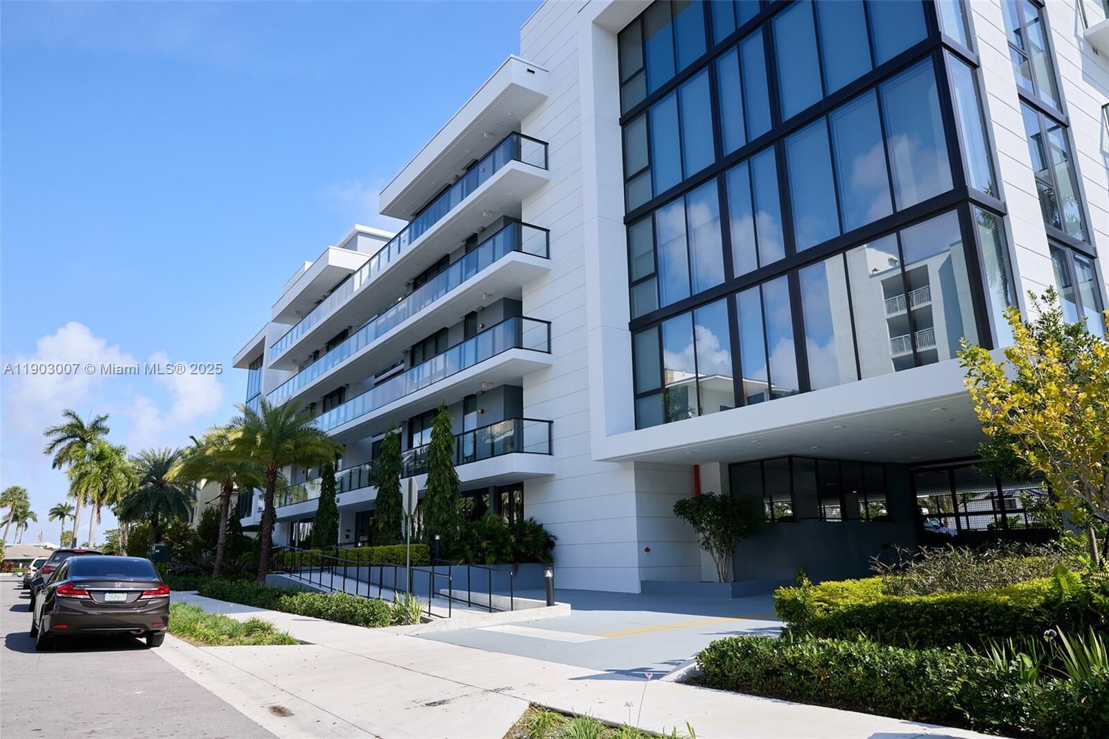 Property Photo:  160 Isle Of Venice Dr 401  FL 33301