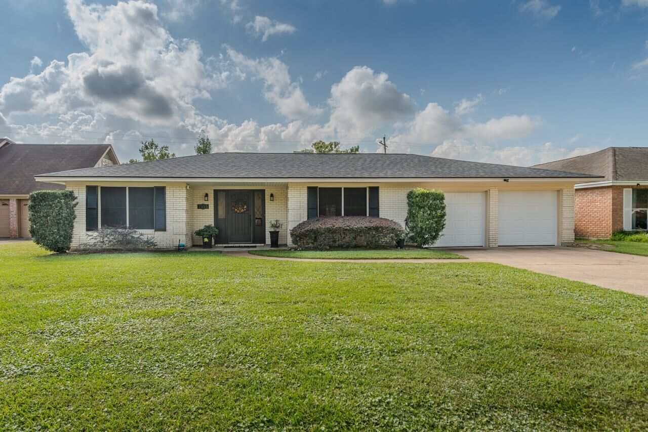 Property Photo:  7555 Chelsea Place  TX 77706