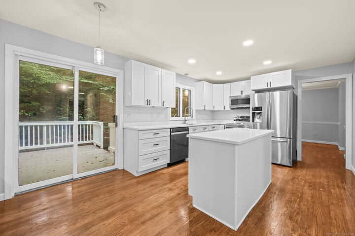 Property Photo:  7 Woodmont Road  CT 06001