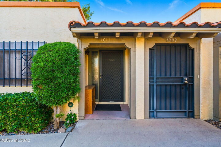 Property Photo:  1011 S Calle De Las Casitas  AZ 85614