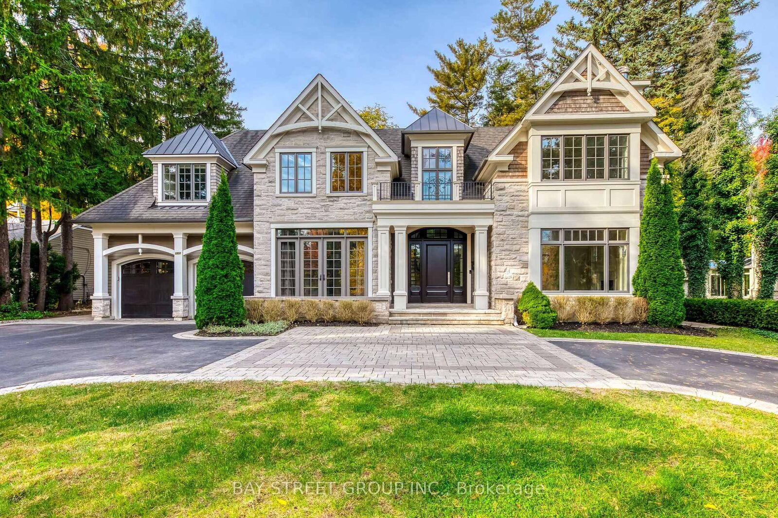 Property Photo:  1031 Lakeshore Road W  ON L6L 1E7 