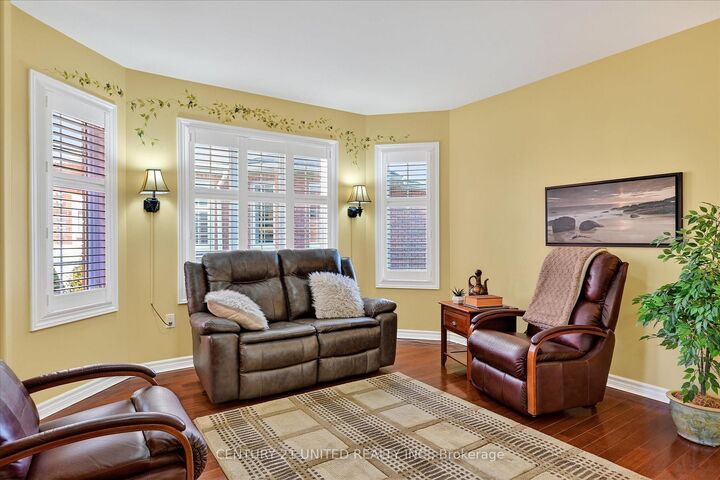 Photo de la propriété:  6 Village Crescent  ON K9J 8S7 