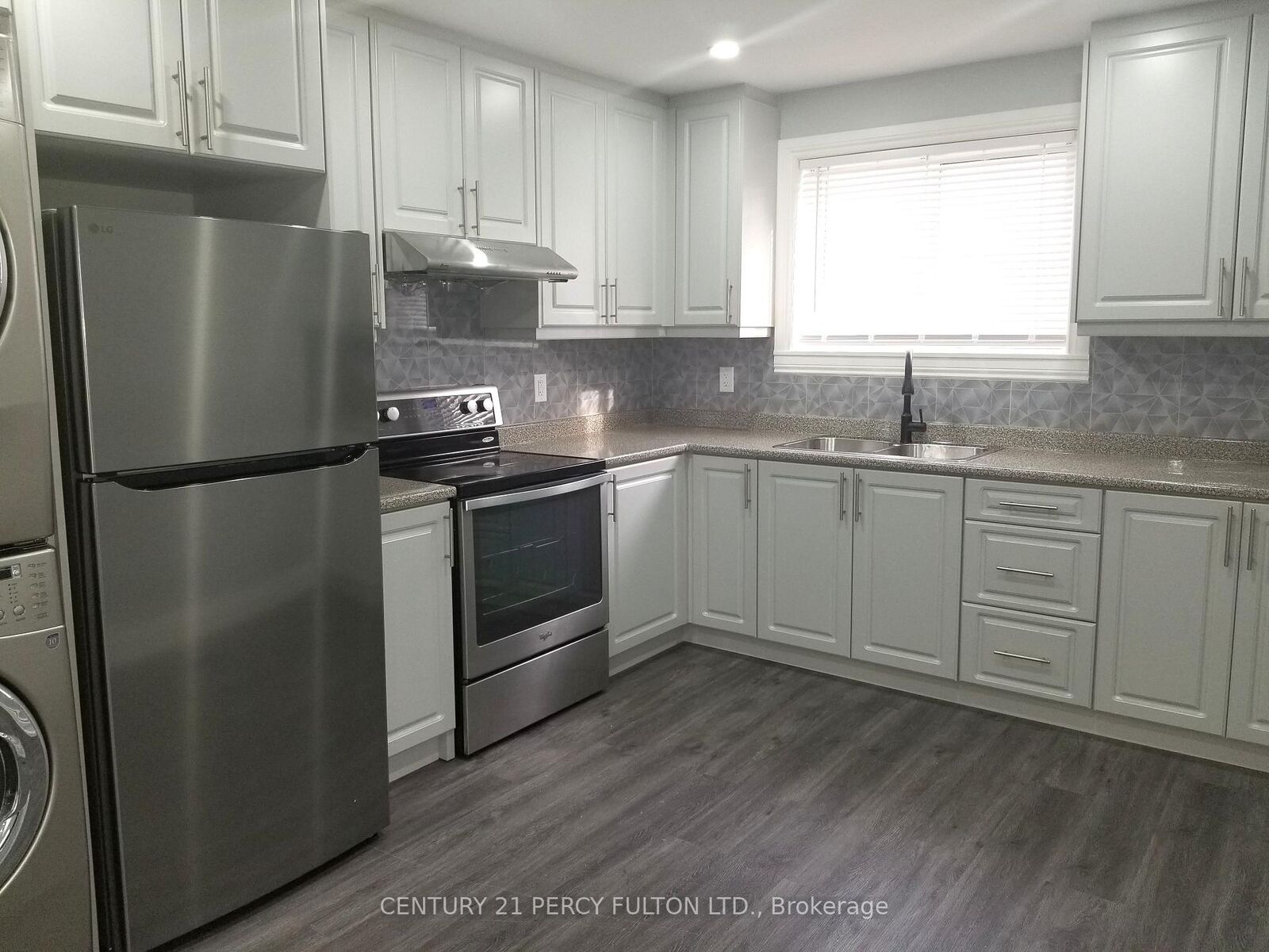 Photo de la propriété:  1033 Centre Street N  ON L1N 4V4 