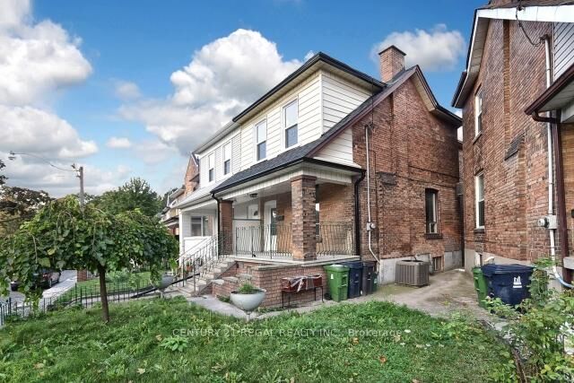 300 Montrose Avenue  Toronto ON M6G 3G8 photo