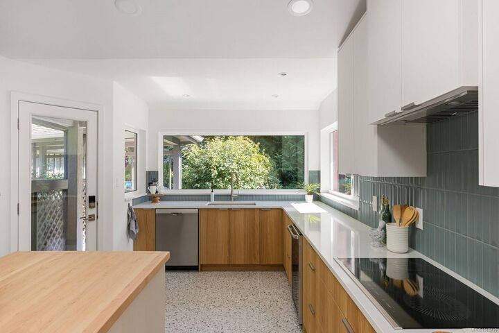 Property Photo: 2693 Macdonald Dr E BC V8N 1Y1