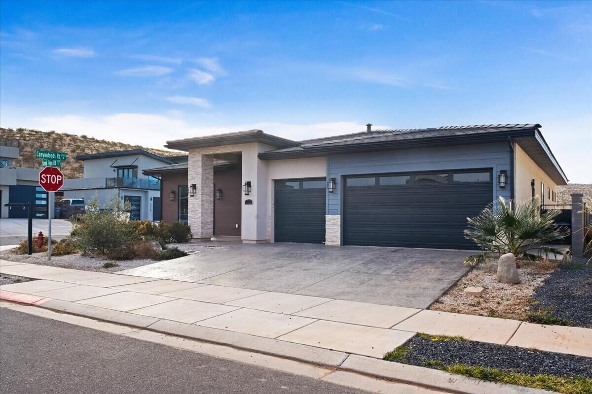 Property Photo:  2011 W Grand Teton Rd  UT 84737