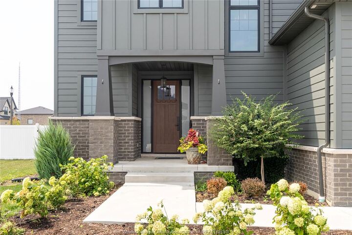 Photo de la propriété: 366 Christine ON N8L 1B6