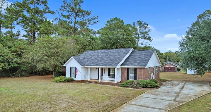 Property Photo: 142 Cuaneta Drive GA 31763