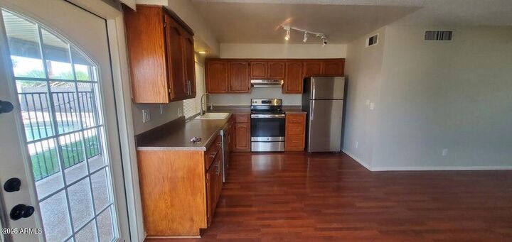 Property Photo:  824 W Fordham Drive  AZ 85283 