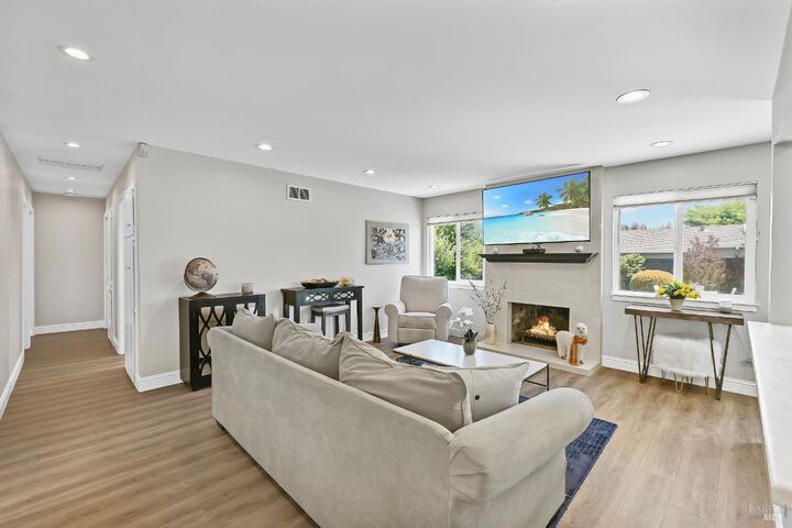 Property Photo:  38 San Ramon Way  CA 94945 