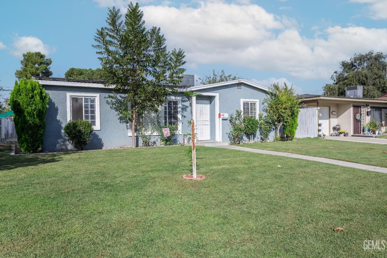 Property Photo: 1317 Edna Street CA 93304