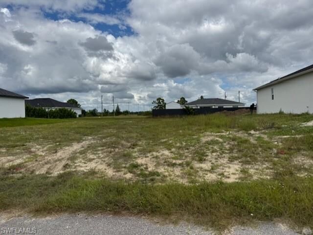 Property Photo:  