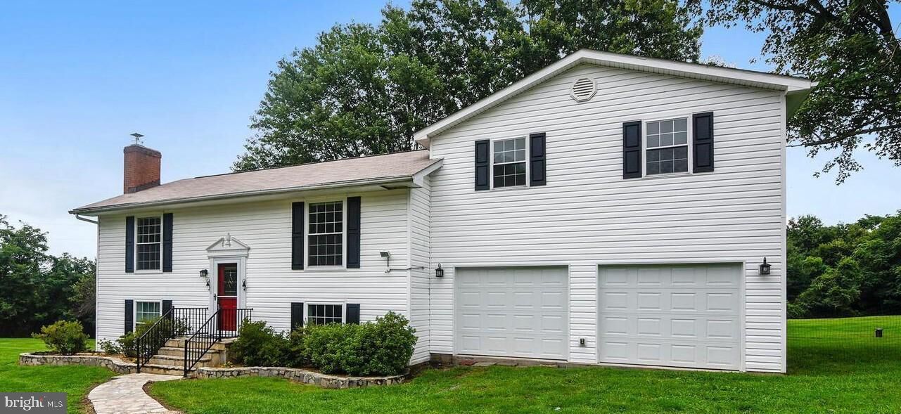 Property Photo: 5057 Old Auburn Road VA 20187
