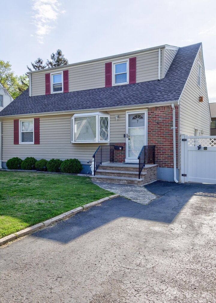 Property Photo:  7 Kenneth Avenue  NJ 08859