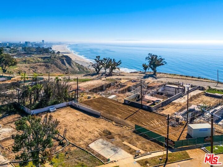 Property Photo: 326 Mount Holyoke Ave CA 90272